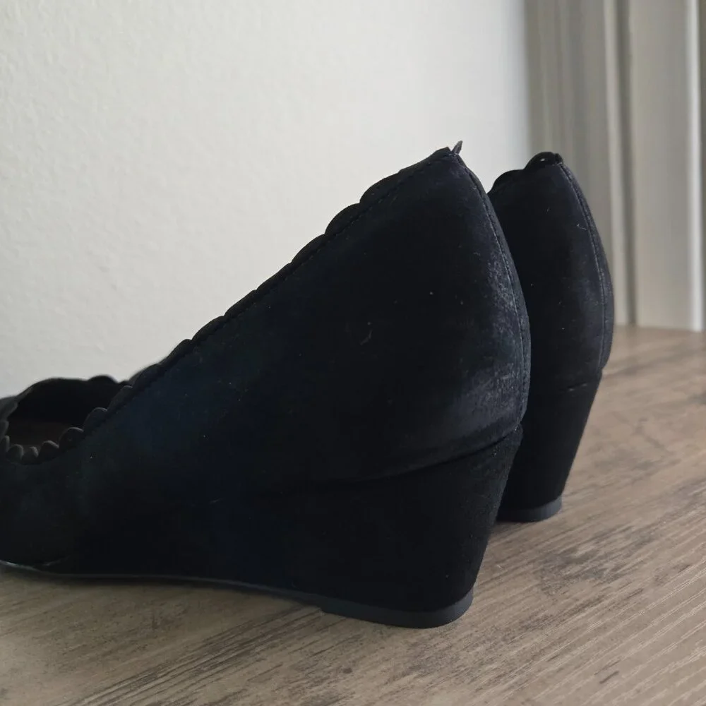 Charter Club Wandaa Suede Leather Scalloped Almond Toe Wedge Heels Black Size 9 - Picture 4 of 12